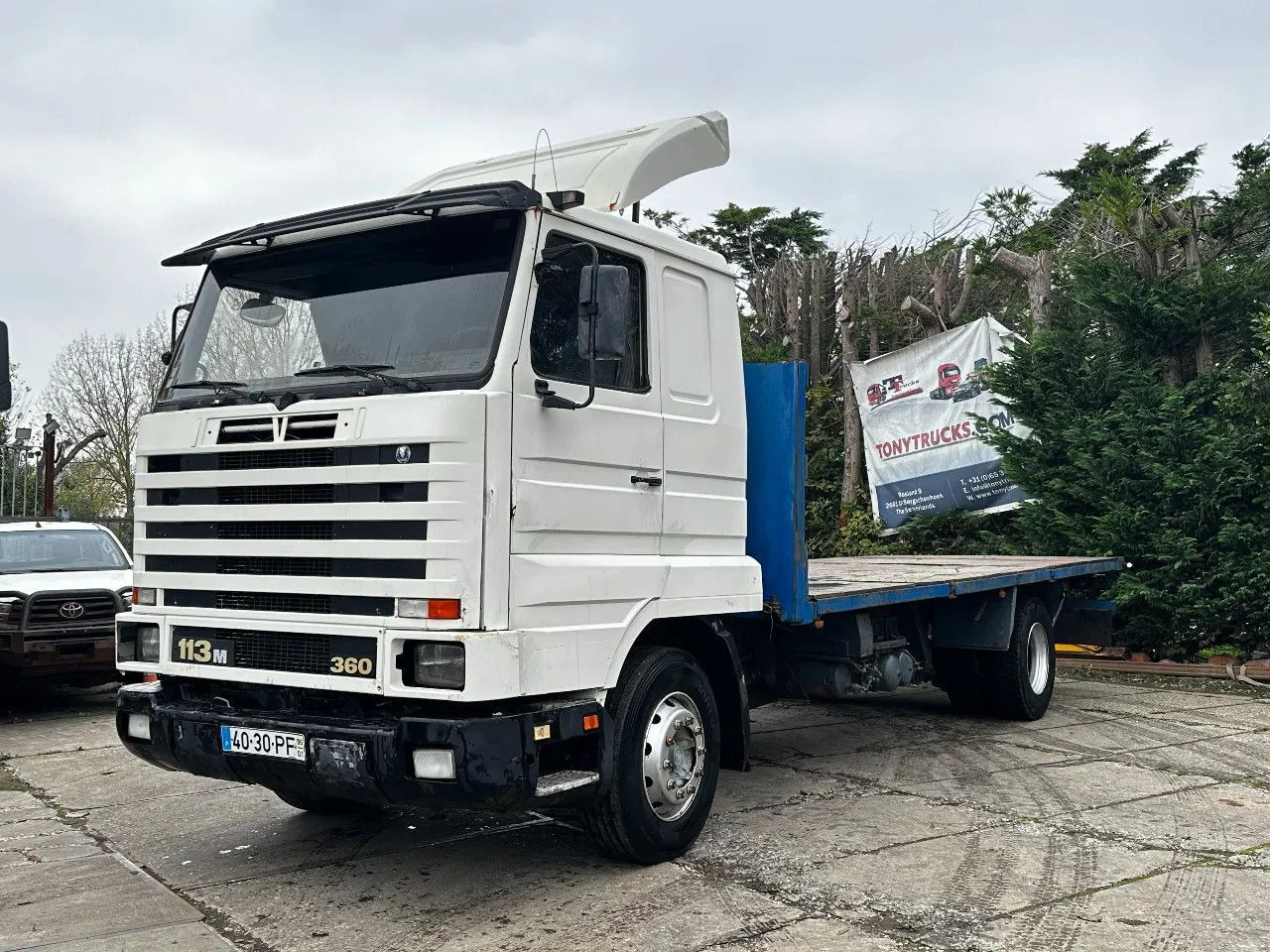 Scania P113-360 4X2 Platform Manual Gear Retarder Scania P113-360 4X2 Platform Manual Gear Retarder - משאית צד נופל/ שטוחה: תמונה 2 Scania P113-360 4X2 Platform Manual Gear Retarder Scania P113-360 4X2 Platform Manual Gear Retarder - משאית צד נופל/ שטוחה: תמונה 2