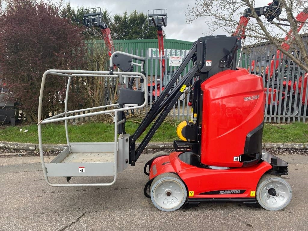 Manitou 100 VJR - מעלית תורן אנכית: תמונה 1 Manitou 100 VJR - מעלית תורן אנכית: תמונה 1
