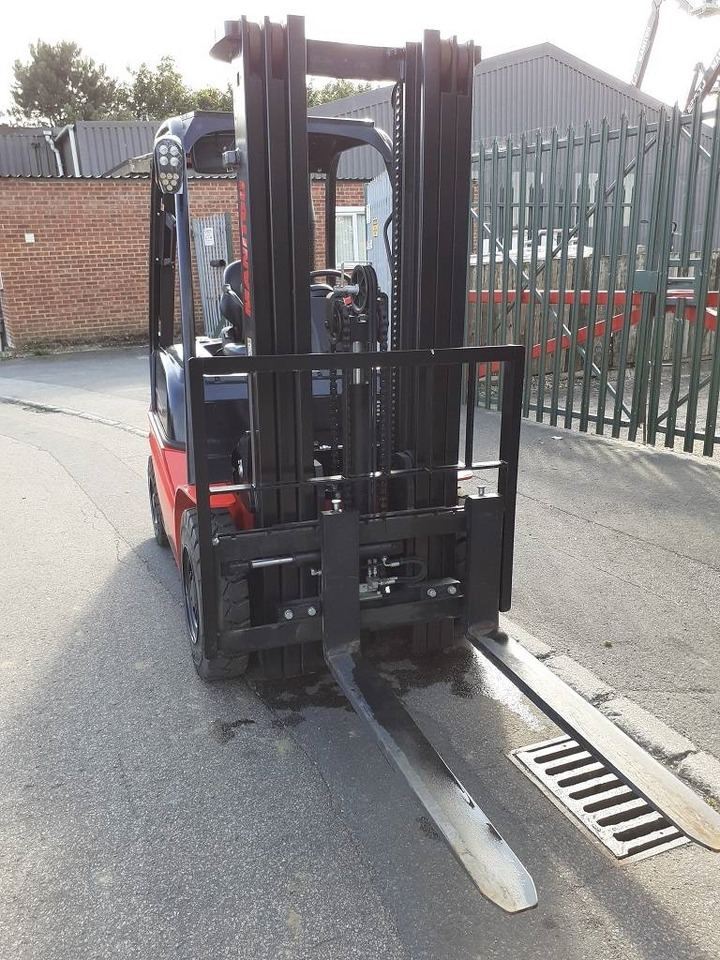Manitou MI 25 D - מלגזת סולר: תמונה 4 Manitou MI 25 D - מלגזת סולר: תמונה 4
