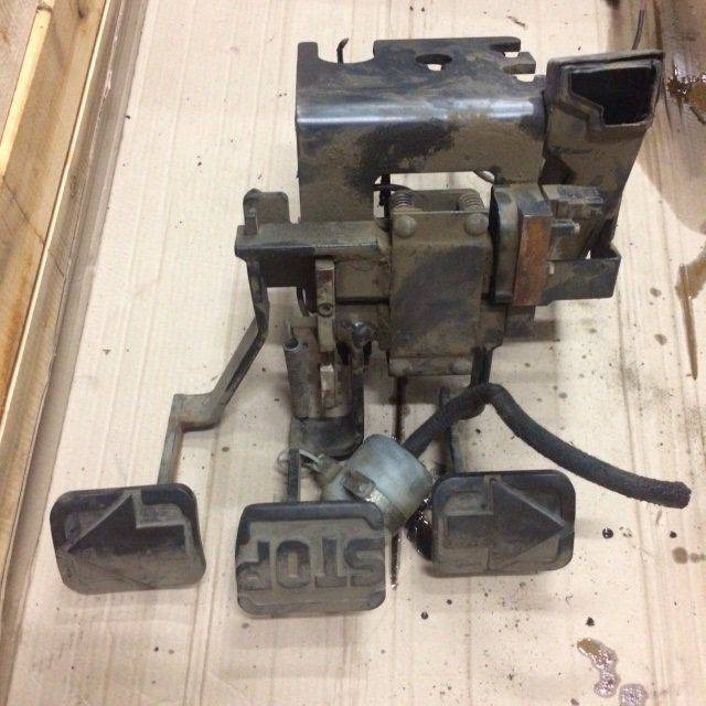 Accelerator & brake for Linde R14, Series115 - דוושה עבור ציוד לטיפול בחומרים: תמונה 1 Accelerator & brake for Linde R14, Series115 - דוושה עבור ציוד לטיפול בחומרים: תמונה 1