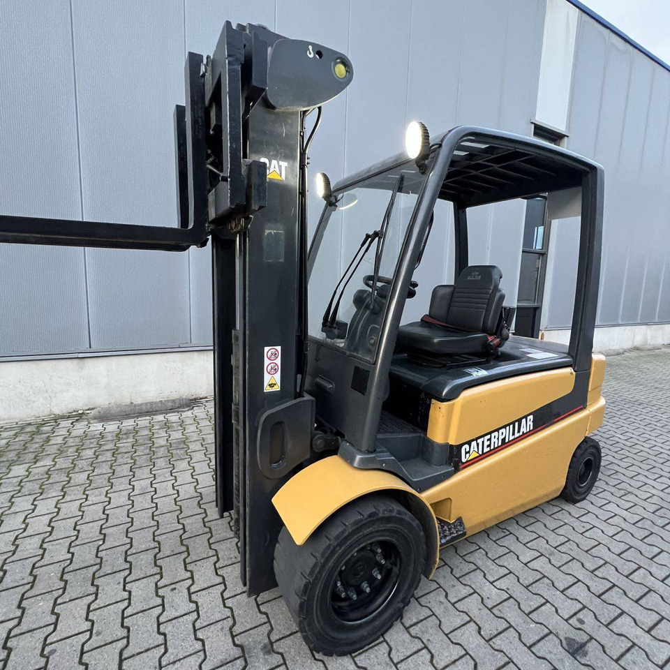 Caterpillar EP50 - מלגזה חשמלית: תמונה 3 Caterpillar EP50 - מלגזה חשמלית: תמונה 3