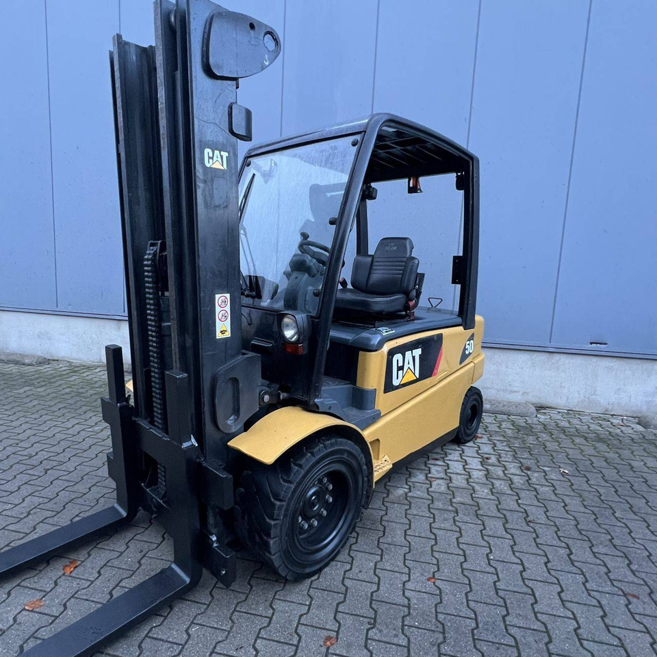 Caterpillar EP50 - מלגזה חשמלית: תמונה 1 Caterpillar EP50 - מלגזה חשמלית: תמונה 1