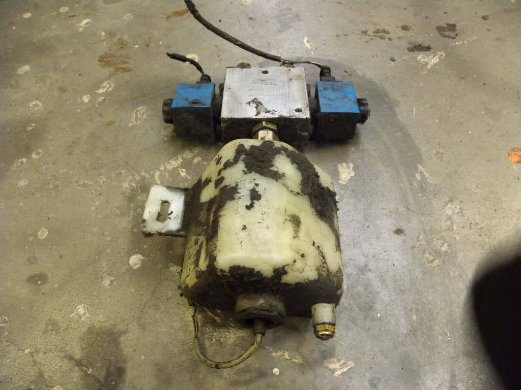 Control valve for Om Pimespo TSX20 - שסתום הידרולי עבור ציוד לטיפול בחומרים: תמונה 2 Control valve for Om Pimespo TSX20 - שסתום הידרולי עבור ציוד לטיפול בחומרים: תמונה 2