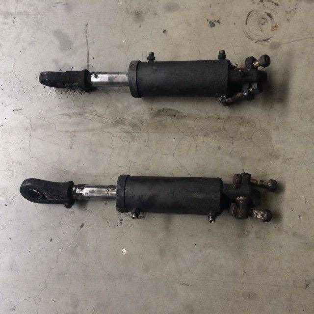Cylinder Tilt for Linde E30, Series 336-03 - צילינדר הידרולי עבור ציוד לטיפול בחומרים: תמונה 1 Cylinder Tilt for Linde E30, Series 336-03 - צילינדר הידרולי עבור ציוד לטיפול בחומרים: תמונה 1