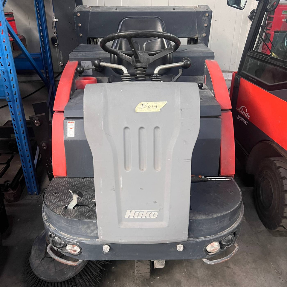 Hako Jonas 1200D - מטאטא תעשייתי: תמונה 1 Hako Jonas 1200D - מטאטא תעשייתי: תמונה 1