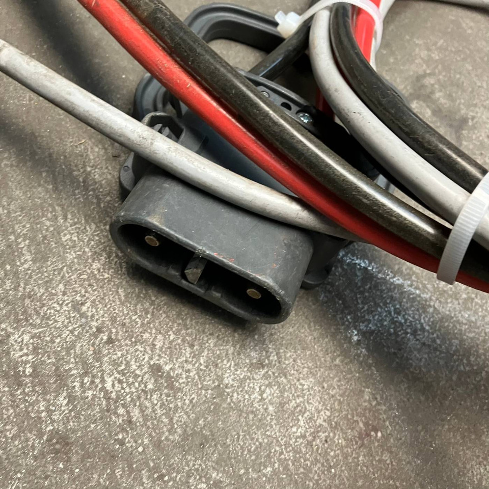 Hawker 24V/35A - חלקי חילוף עבור ציוד לטיפול בחומרים: תמונה 4 Hawker 24V/35A - חלקי חילוף עבור ציוד לטיפול בחומרים: תמונה 4