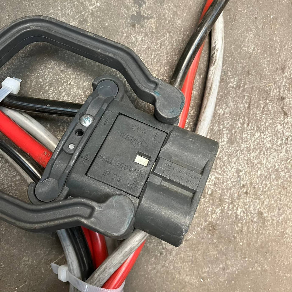 Hawker 24V/35A - חלקי חילוף עבור ציוד לטיפול בחומרים: תמונה 5 Hawker 24V/35A - חלקי חילוף עבור ציוד לטיפול בחומרים: תמונה 5