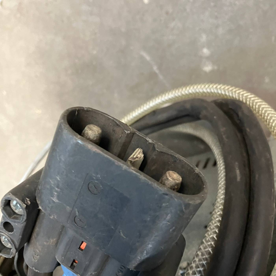 Hawker 24V/70A - חלקי חילוף עבור ציוד לטיפול בחומרים: תמונה 3 Hawker 24V/70A - חלקי חילוף עבור ציוד לטיפול בחומרים: תמונה 3