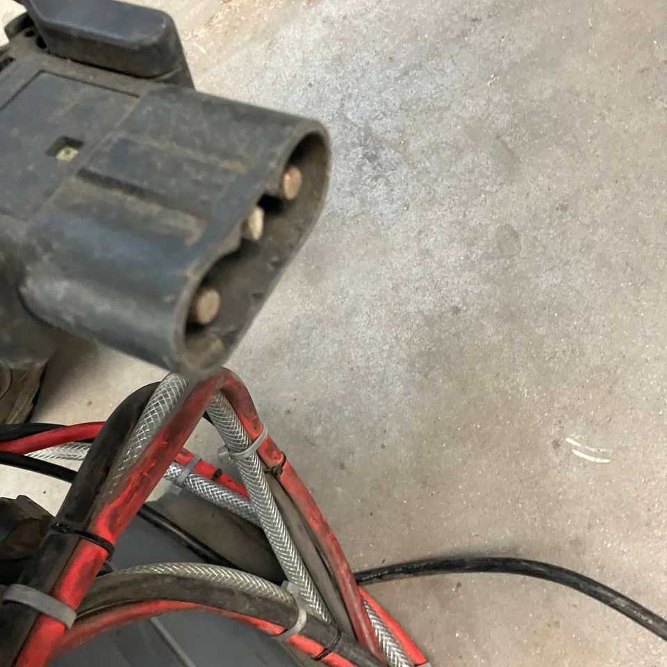 Hawker 24V/72A Lifetech TC1LT - חלקי חילוף עבור ציוד לטיפול בחומרים: תמונה 4 Hawker 24V/72A Lifetech TC1LT - חלקי חילוף עבור ציוד לטיפול בחומרים: תמונה 4