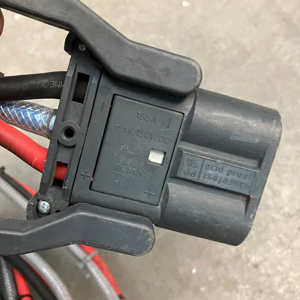 Hawker 24V/72A Lifetech TC1LT - חלקי חילוף עבור ציוד לטיפול בחומרים: תמונה 3 Hawker 24V/72A Lifetech TC1LT - חלקי חילוף עבור ציוד לטיפול בחומרים: תמונה 3