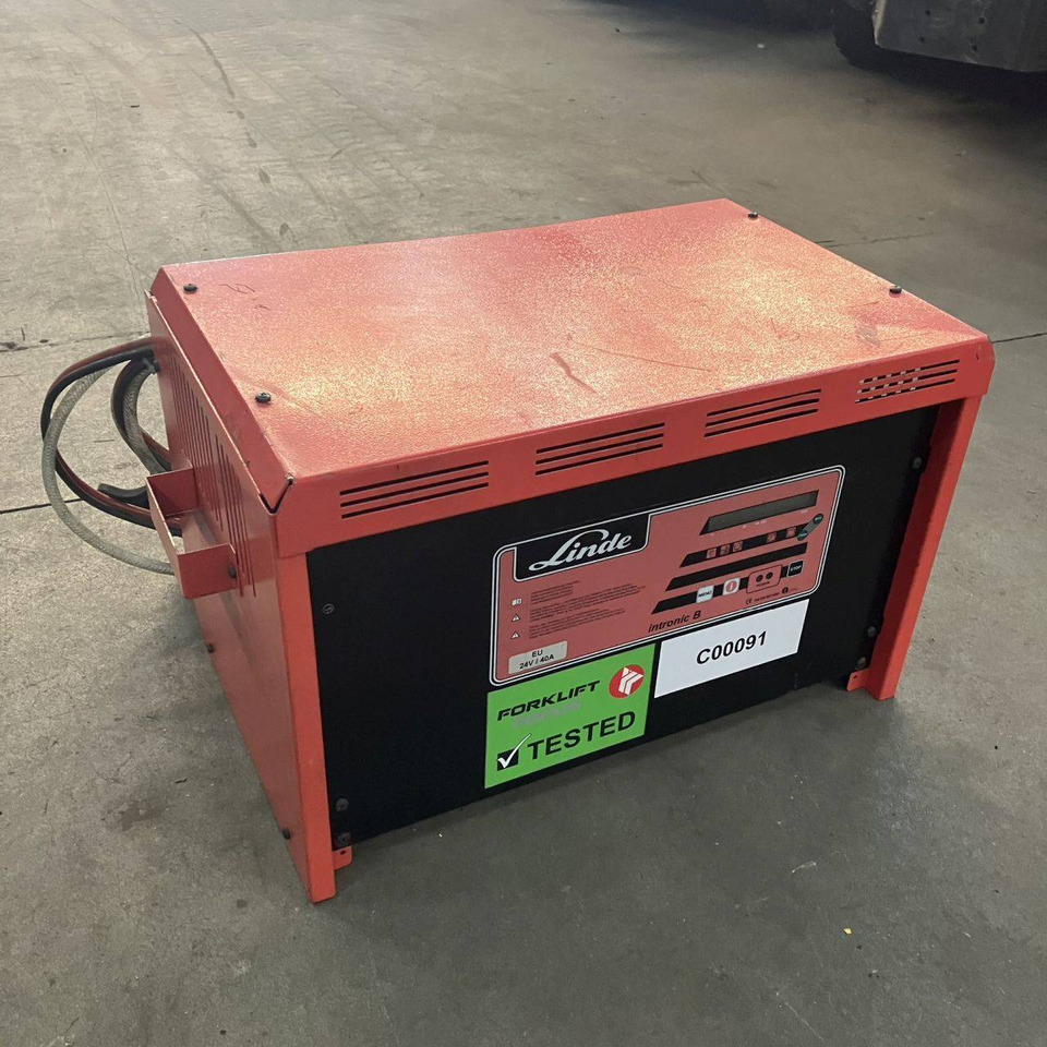 Hawker E 24V / 40A Tronic B - חלקי חילוף עבור ציוד לטיפול בחומרים: תמונה 2 Hawker E 24V / 40A Tronic B - חלקי חילוף עבור ציוד לטיפול בחומרים: תמונה 2
