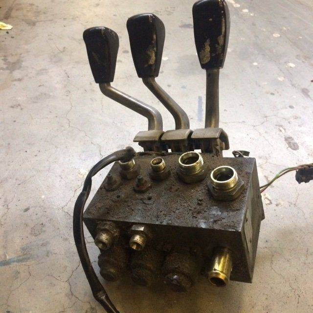 Hydraulic Control valve for Jungheinrich EFG DG 12.5/15B - שסתום הידרולי עבור ציוד לטיפול בחומרים: תמונה 1 Hydraulic Control valve for Jungheinrich EFG DG 12.5/15B - שסתום הידרולי עבור ציוד לטיפול בחומרים: תמונה 1