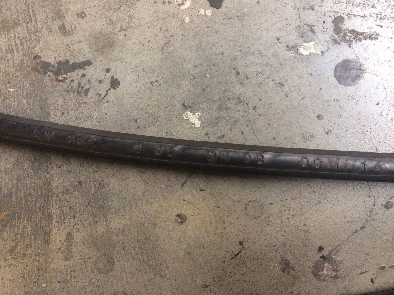 Hydraulic Hose , Type EN 857 - חלקי הידרוליקה עבור ציוד לטיפול בחומרים: תמונה 3 Hydraulic Hose , Type EN 857 - חלקי הידרוליקה עבור ציוד לטיפול בחומרים: תמונה 3