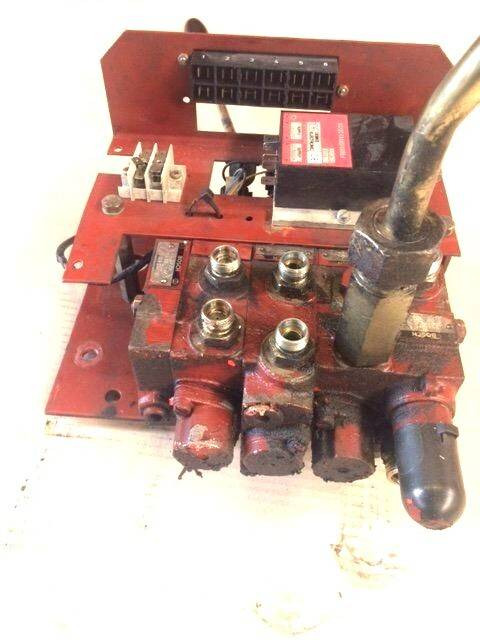 Hydraulic control valve for Linde E15, Series 324 - שסתום הידרולי עבור ציוד לטיפול בחומרים: תמונה 1 Hydraulic control valve for Linde E15, Series 324 - שסתום הידרולי עבור ציוד לטיפול בחומרים: תמונה 1