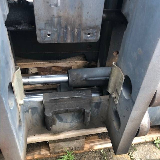 Integrated fork positioner shaft guid with side shift - צרופה: תמונה 3 Integrated fork positioner shaft guid with side shift - צרופה: תמונה 3