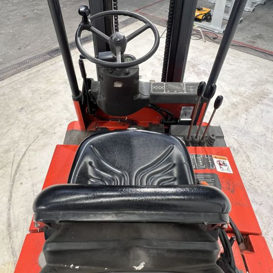 Linde E12 (324) - מלגזה חשמלית: תמונה 5 Linde E12 (324) - מלגזה חשמלית: תמונה 5