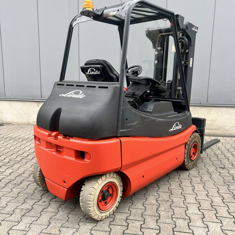 Linde E25 (336-02) - מלגזה חשמלית: תמונה 2 Linde E25 (336-02) - מלגזה חשמלית: תמונה 2