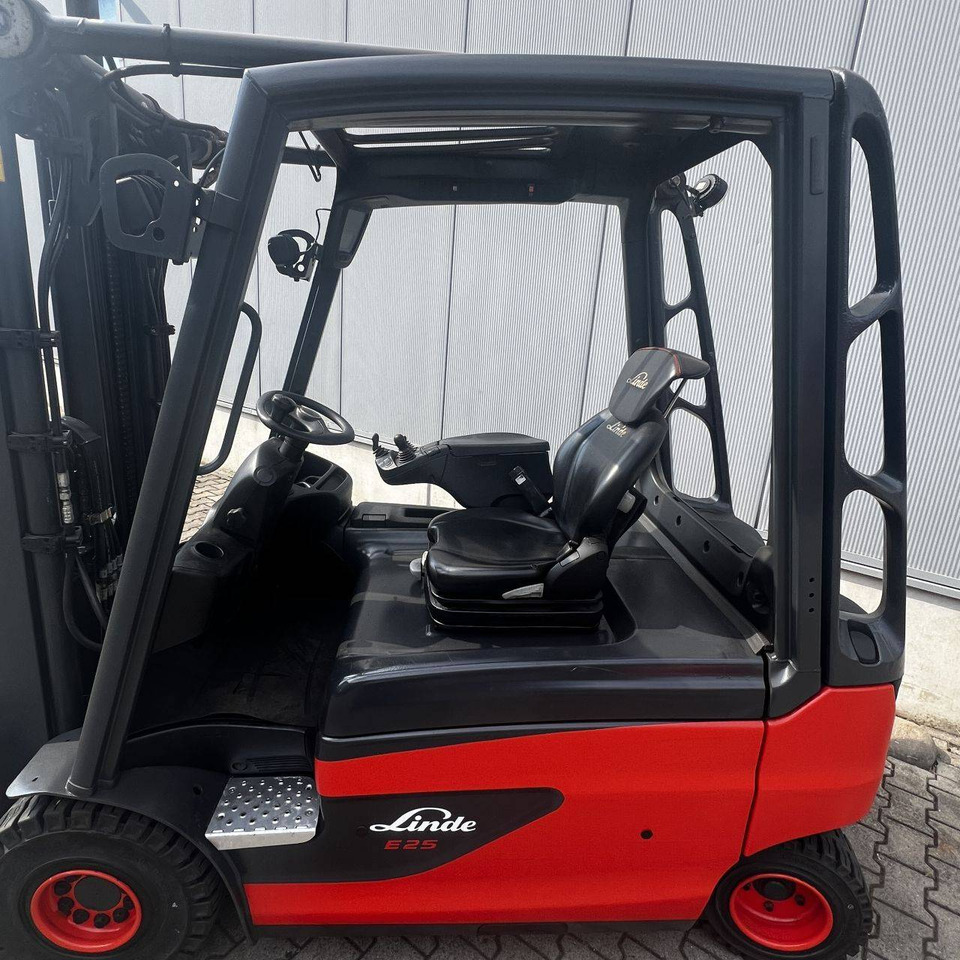 Linde E25L (387) - מלגזה חשמלית: תמונה 3 Linde E25L (387) - מלגזה חשמלית: תמונה 3