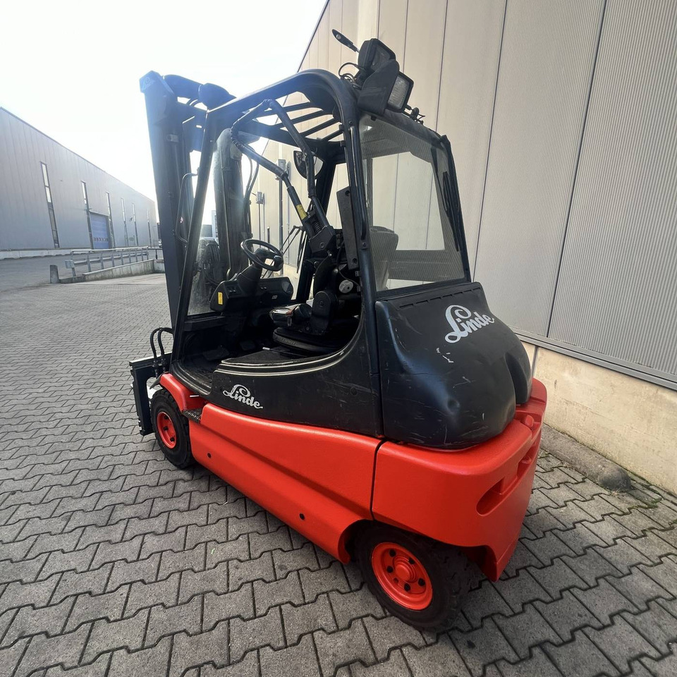 Linde E30 (336-02) - מלגזה חשמלית: תמונה 2 Linde E30 (336-02) - מלגזה חשמלית: תמונה 2