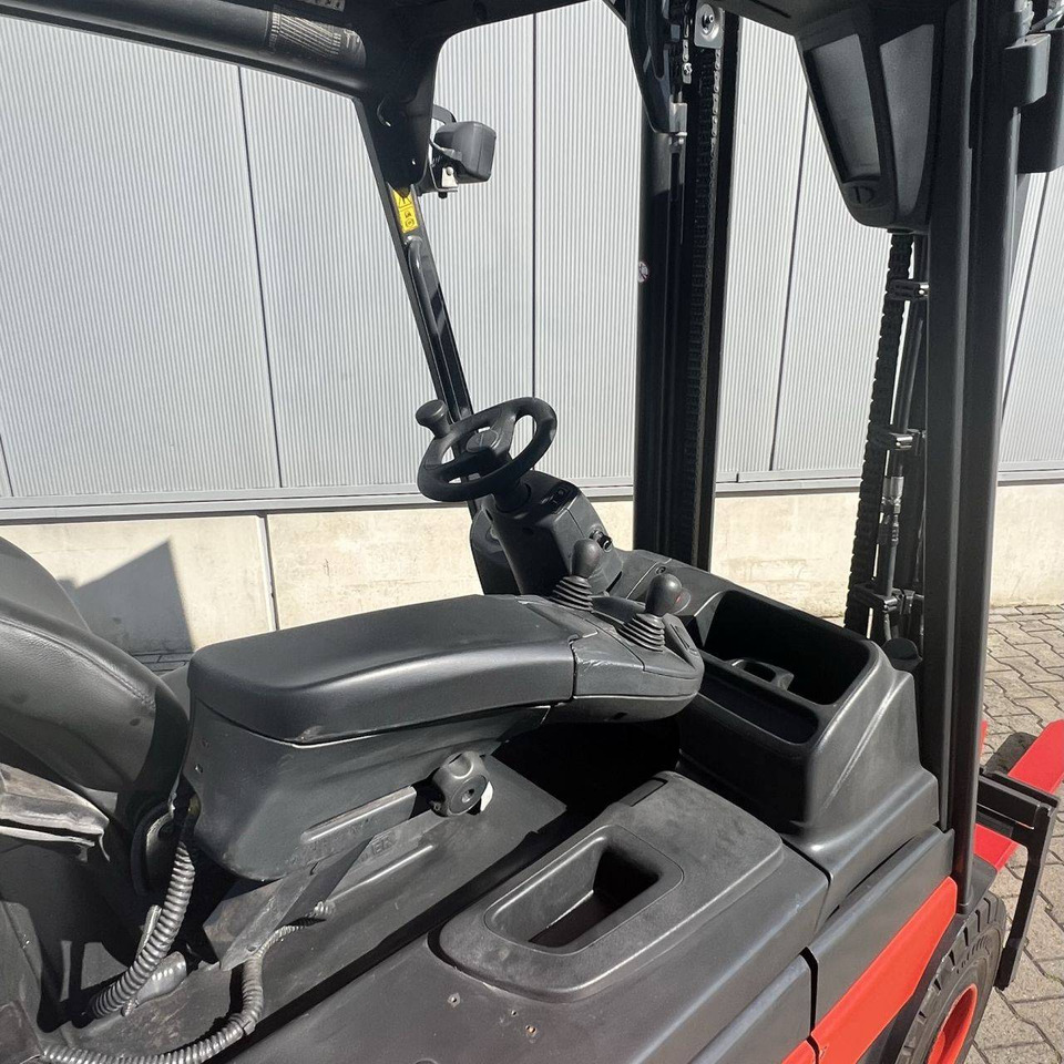 Linde E30 (387) - מלגזה חשמלית: תמונה 3 Linde E30 (387) - מלגזה חשמלית: תמונה 3