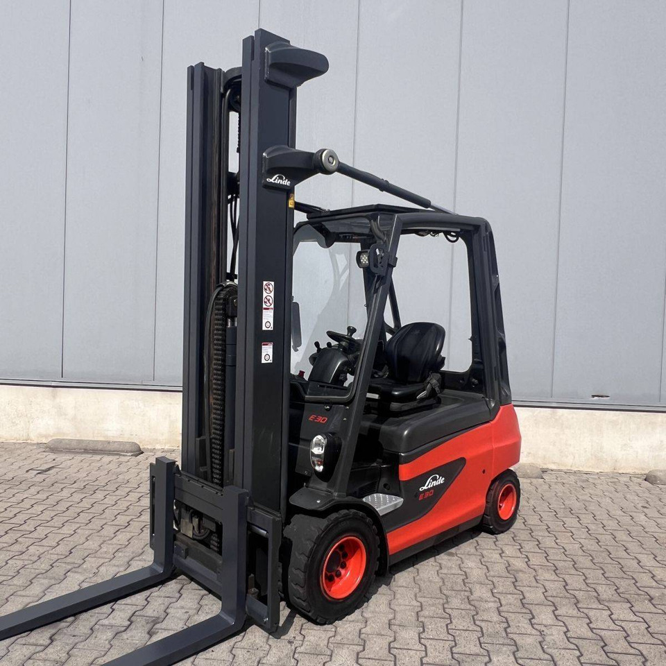 Linde E30 (387) - מלגזה חשמלית: תמונה 1 Linde E30 (387) - מלגזה חשמלית: תמונה 1