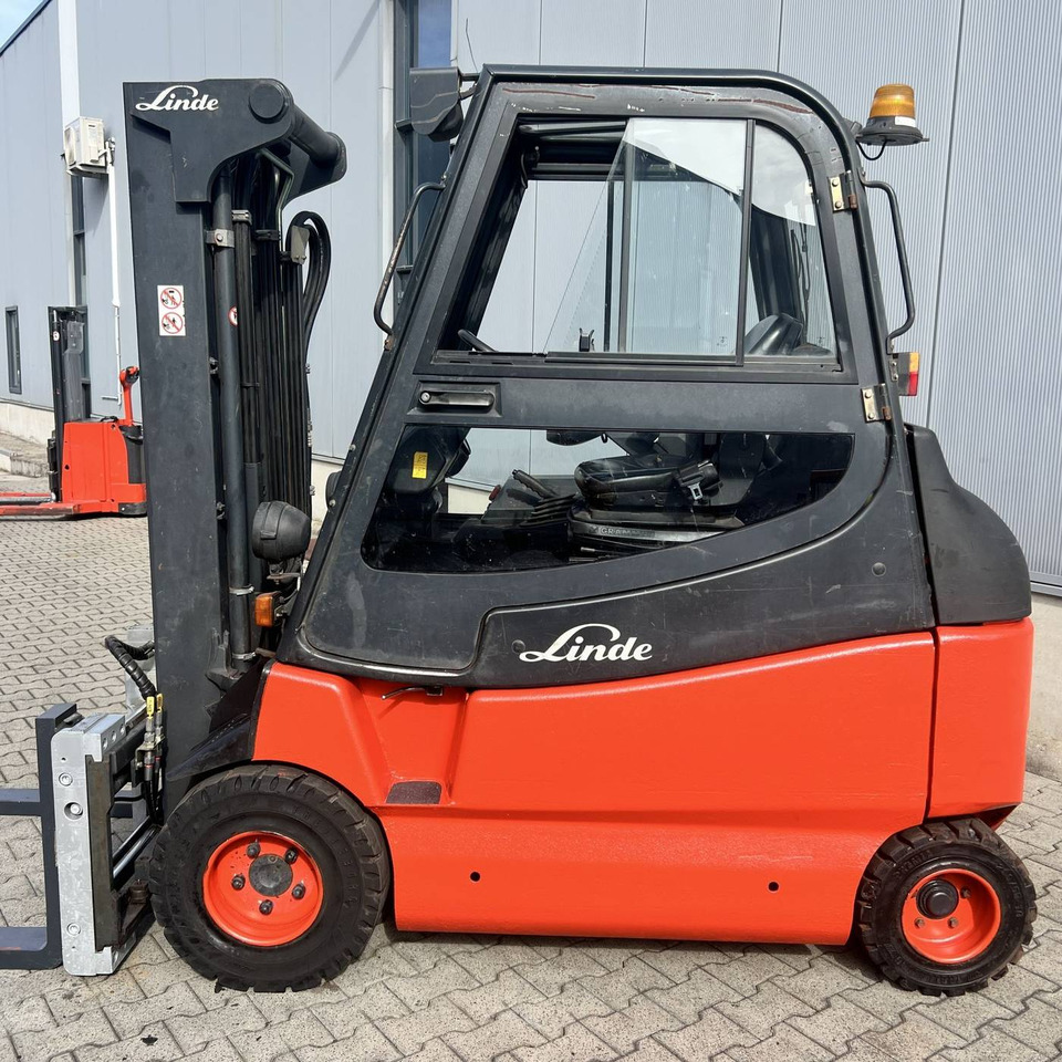 Linde E30-600S (336-03) - מלגזה חשמלית: תמונה 2 Linde E30-600S (336-03) - מלגזה חשמלית: תמונה 2