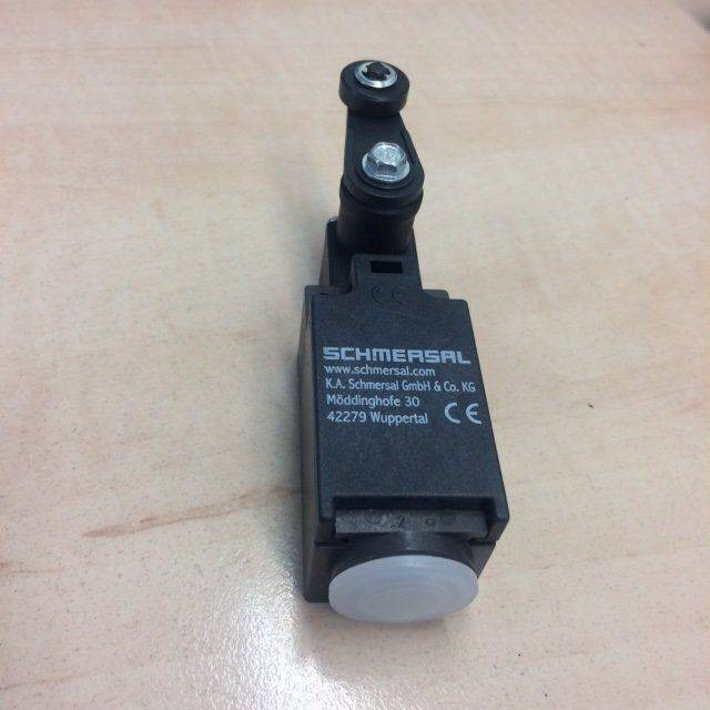Position switch for Linde series 113/114/115/117 - מתג עמוד היגוי עבור ציוד לטיפול בחומרים: תמונה 1 Position switch for Linde series 113/114/115/117 - מתג עמוד היגוי עבור ציוד לטיפול בחומרים: תמונה 1