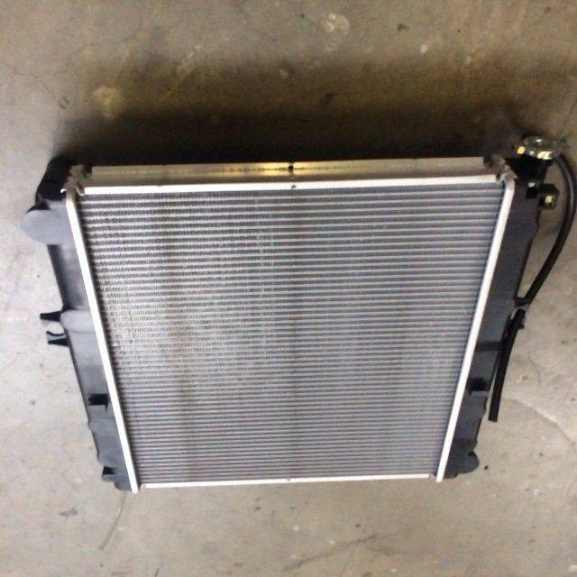 Radiator for Caterpillar - רדיאטור עבור ציוד לטיפול בחומרים: תמונה 3 Radiator for Caterpillar - רדיאטור עבור ציוד לטיפול בחומרים: תמונה 3