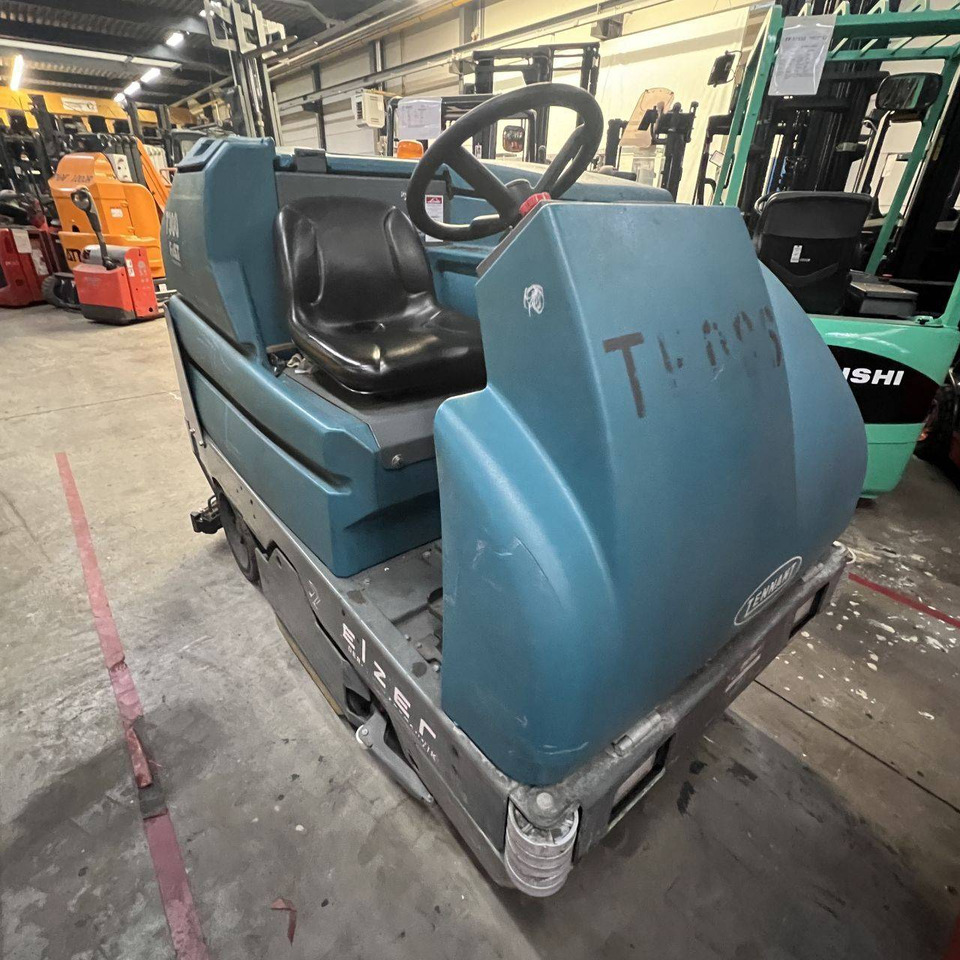 Tennant 7300 Fast - מייבש קרצוף: תמונה 3 Tennant 7300 Fast - מייבש קרצוף: תמונה 3