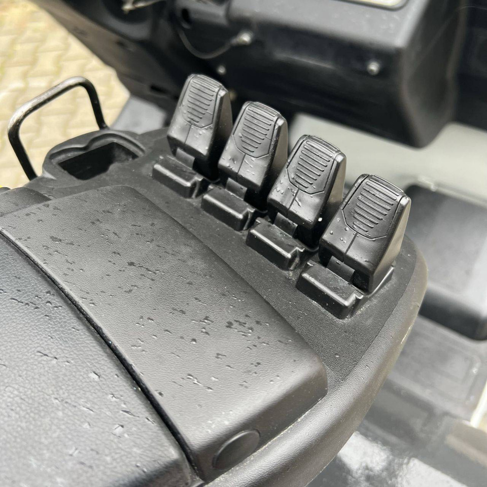 Unicarriers ET16 (AG1N12L16Q) - מלגזה חשמלית: תמונה 5 Unicarriers ET16 (AG1N12L16Q) - מלגזה חשמלית: תמונה 5