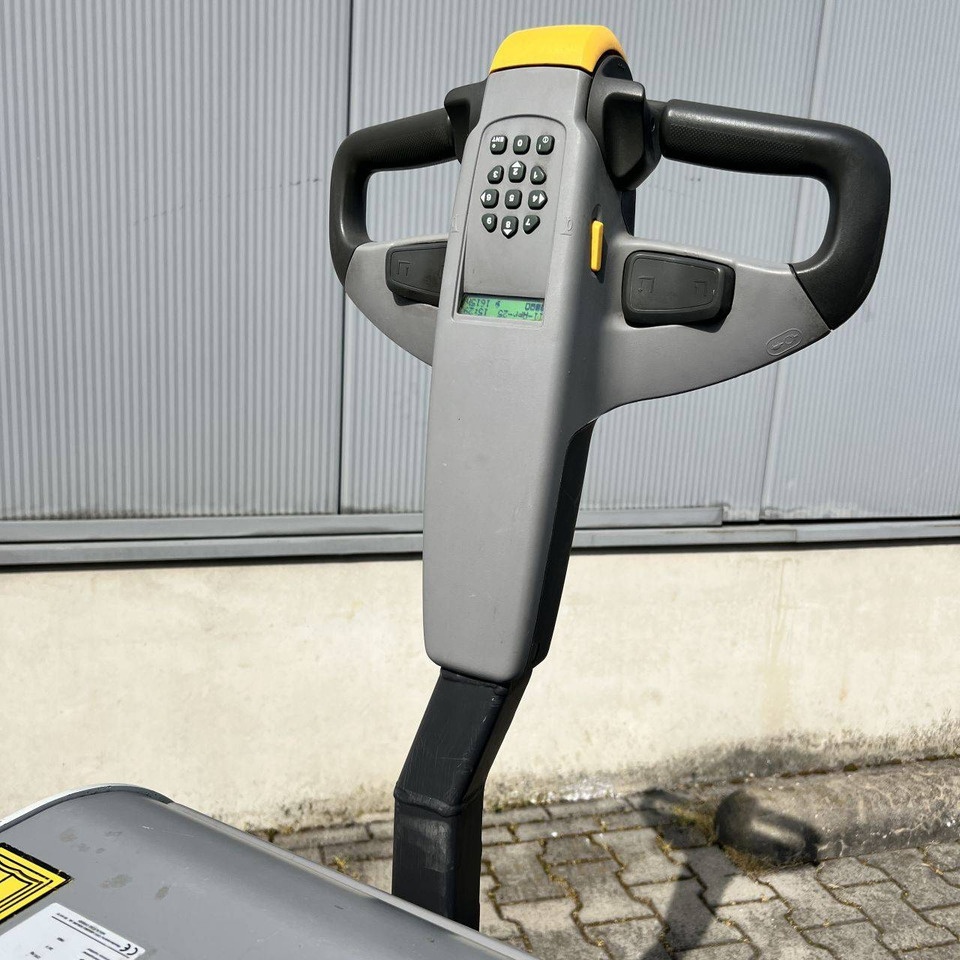 Unicarriers PLL180 - משאית משטחים: תמונה 4 Unicarriers PLL180 - משאית משטחים: תמונה 4