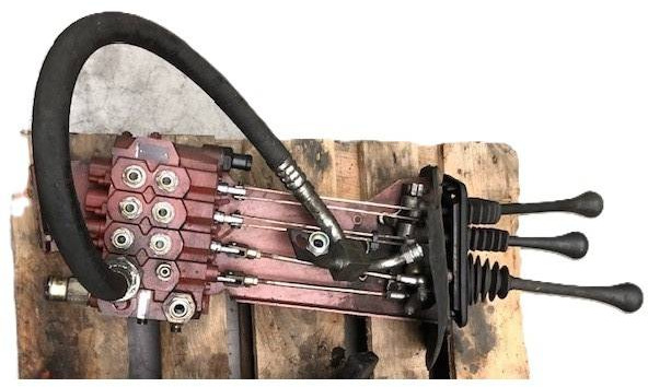 Valve control 4 spool for Linde /353/ - שסתום הידרולי עבור ציוד לטיפול בחומרים: תמונה 1 Valve control 4 spool for Linde /353/ - שסתום הידרולי עבור ציוד לטיפול בחומרים: תמונה 1