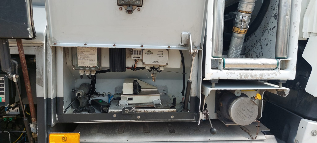 MERCEDES Antos - משאית מכל: תמונה 2 MERCEDES Antos - משאית מכל: תמונה 2