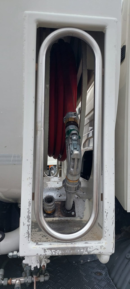 SCANIA G380 - משאית מכל: תמונה 2 SCANIA G380 - משאית מכל: תמונה 2