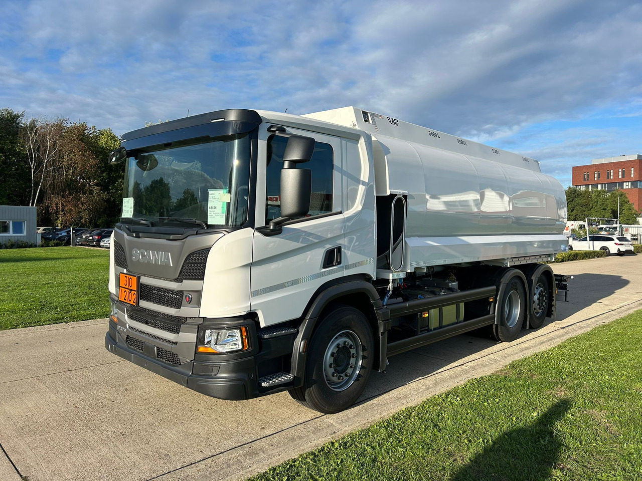 SCANIA P370 - משאית מכל: תמונה 1 SCANIA P370 - משאית מכל: תמונה 1
