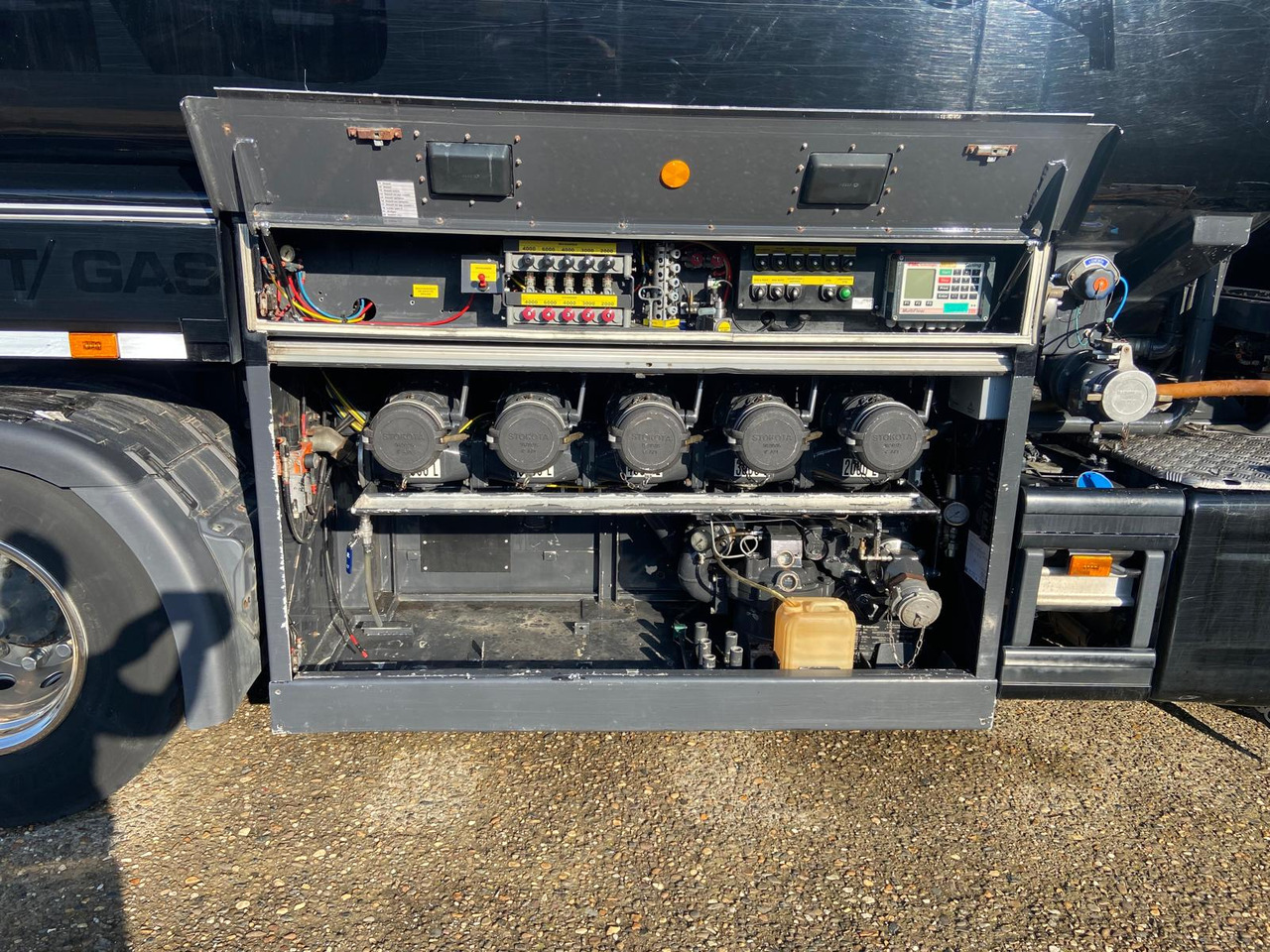 SCANIA P410 - משאית מכל: תמונה 3 SCANIA P410 - משאית מכל: תמונה 3