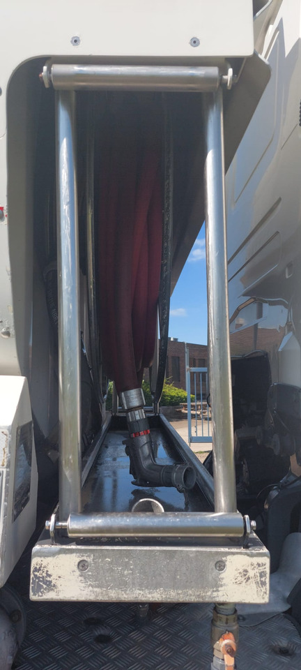 SCANIA - משאית מכל: תמונה 4 SCANIA - משאית מכל: תמונה 4