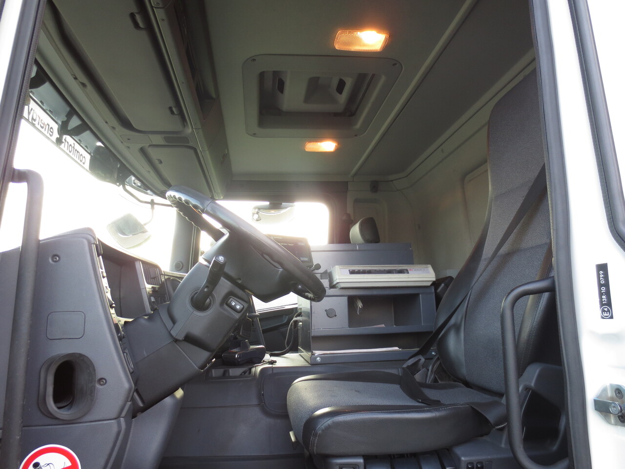 Scania P310 - משאית מכל: תמונה 5 Scania P310 - משאית מכל: תמונה 5