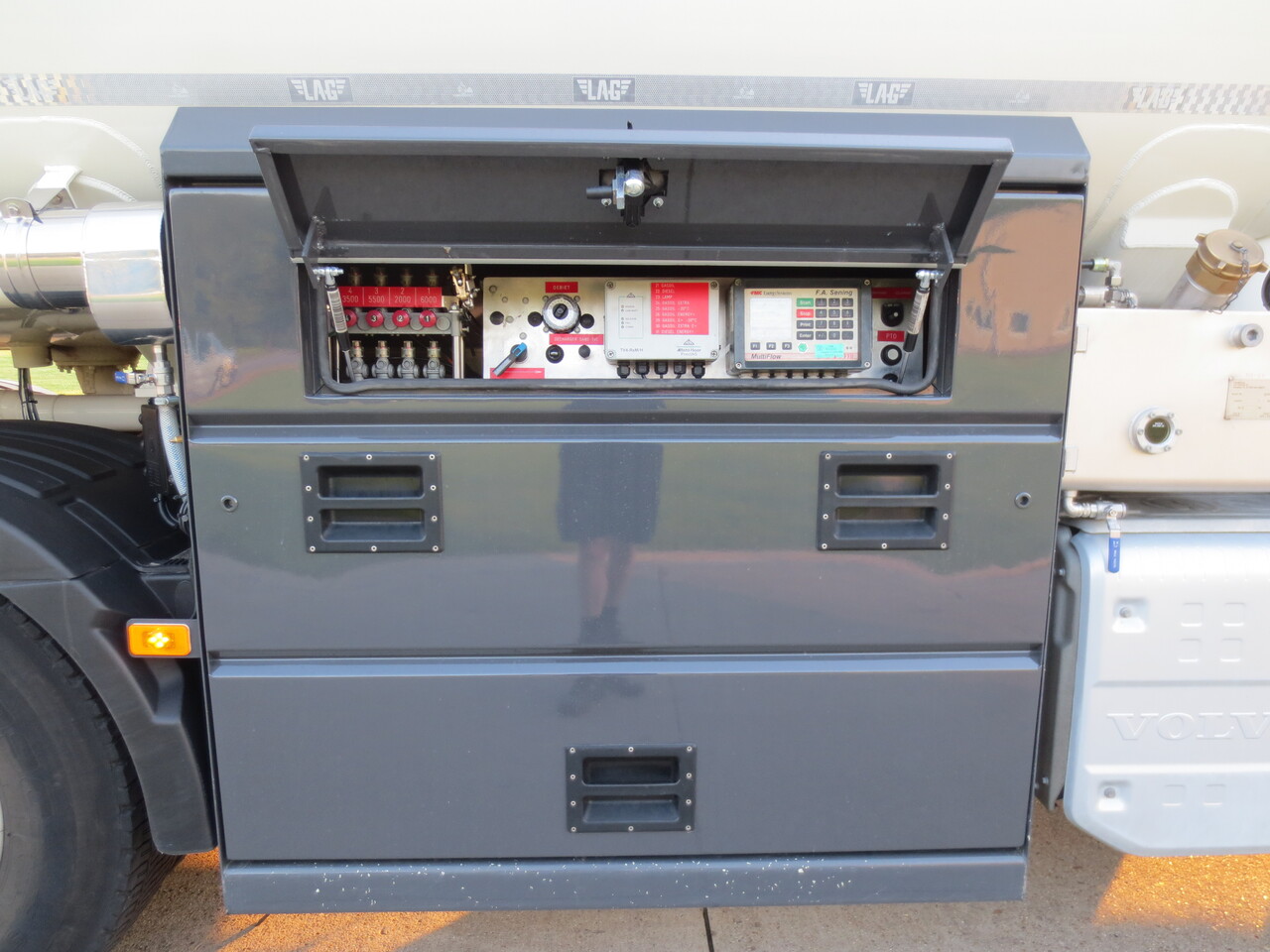 VOLVO FM - משאית מכל: תמונה 4 VOLVO FM - משאית מכל: תמונה 4