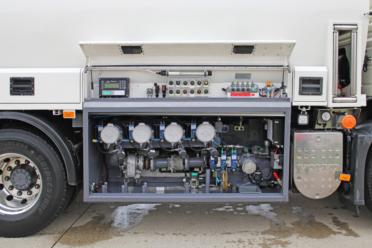 Volvo FM - משאית מכל: תמונה 2 Volvo FM - משאית מכל: תמונה 2