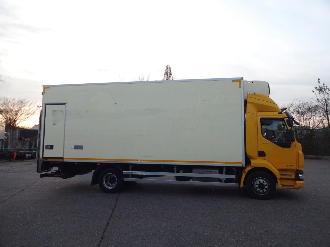 DAF LF 230, 12 T, LBW, Türen, Klima, Automat, Kamera - משאית תיבה: תמונה 4 DAF LF 230, 12 T, LBW, Türen, Klima, Automat, Kamera - משאית תיבה: תמונה 4