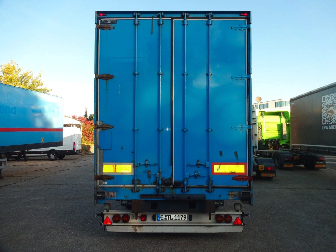Kel-Berg 3 x Koffer, Doppelstock mit Balken - סמיטריילר בתיבה סגורה: תמונה 4 Kel-Berg 3 x Koffer, Doppelstock mit Balken - סמיטריילר בתיבה סגורה: תמונה 4