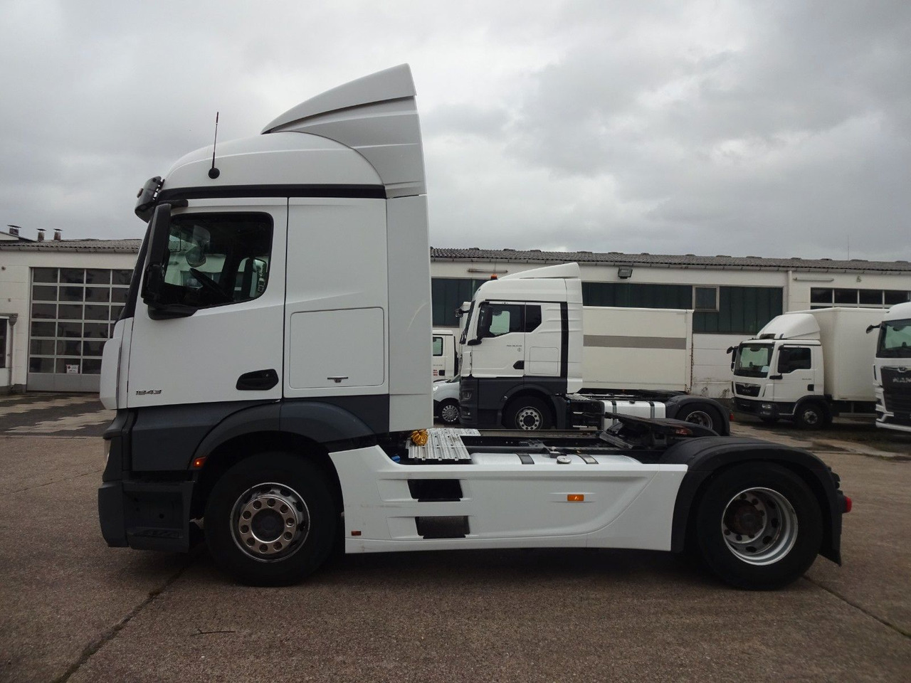 Mercedes-Benz 1843, Retarder, Klima - יחידת טרקטור: תמונה 4 Mercedes-Benz 1843, Retarder, Klima - יחידת טרקטור: תמונה 4