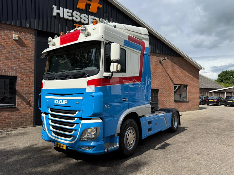 DAF XF 440 XF 440 FT Space Cab Special Interior NL Truck - יחידת טרקטור: תמונה 1 DAF XF 440 XF 440 FT Space Cab Special Interior NL Truck - יחידת טרקטור: תמונה 1