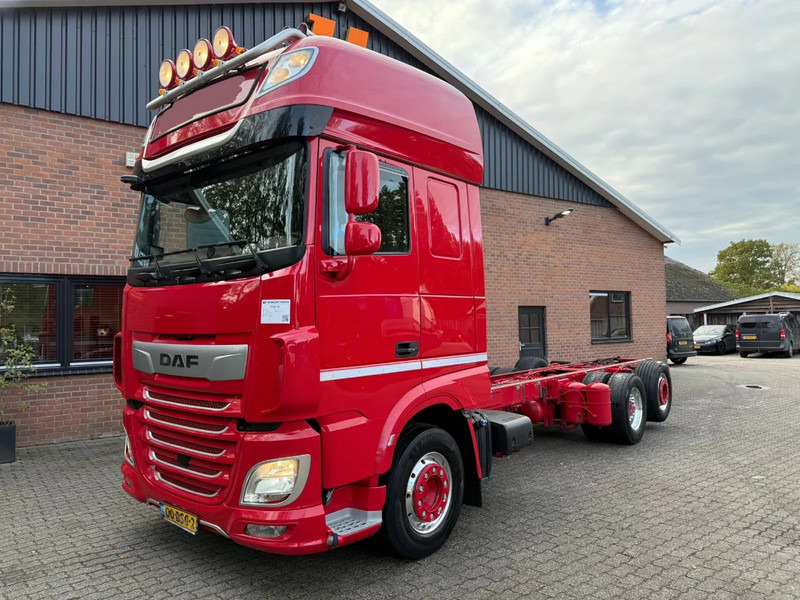 DAF XF 530 6X2 FAS Full air Alcoa Retarder Stuuras 7.6M Chassis NL Truck - משאית עם שלדת תא: תמונה 1 DAF XF 530 6X2 FAS Full air Alcoa Retarder Stuuras 7.6M Chassis NL Truck - משאית עם שלדת תא: תמונה 1