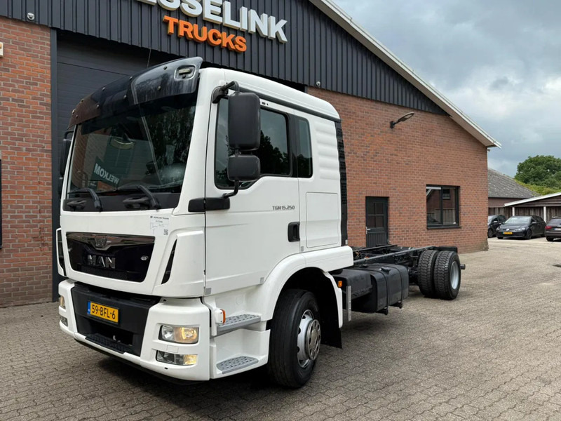 MAN TGM TGM 15.250 4X2 Chassis, Airco, 526.460 KM, Slaapcabine - משאית עם שלדת תא: תמונה 1 MAN TGM TGM 15.250 4X2 Chassis, Airco, 526.460 KM, Slaapcabine - משאית עם שלדת תא: תמונה 1