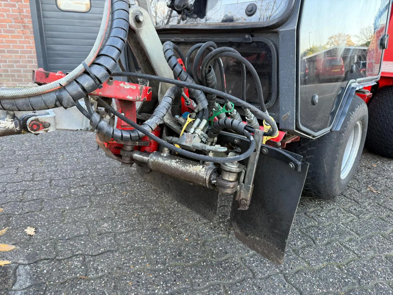 Nimos DM-Trac 205 OKB-70- Onkruidborstelmachine Werktuigendrager 4X Hydraulische functie - מטאטא תעשייתי: תמונה 5 Nimos DM-Trac 205 OKB-70- Onkruidborstelmachine Werktuigendrager 4X Hydraulische functie - מטאטא תעשייתי: תמונה 5