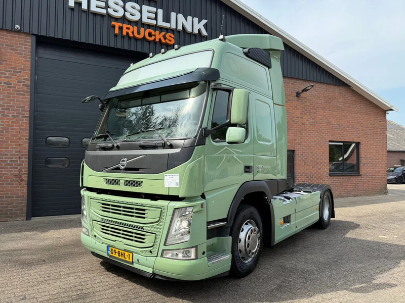 Volvo FM 370 Globetrotter XL Xenon Side skirts NL Truck - יחידת טרקטור: תמונה 1 Volvo FM 370 Globetrotter XL Xenon Side skirts NL Truck - יחידת טרקטור: תמונה 1