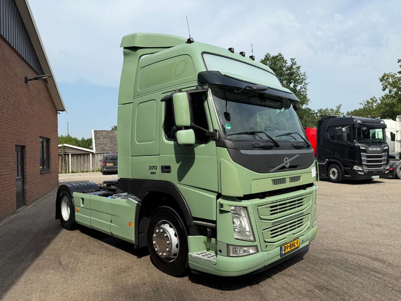 Volvo FM 370 Globetrotter XL Xenon Side skirts NL Truck - יחידת טרקטור: תמונה 2 Volvo FM 370 Globetrotter XL Xenon Side skirts NL Truck - יחידת טרקטור: תמונה 2