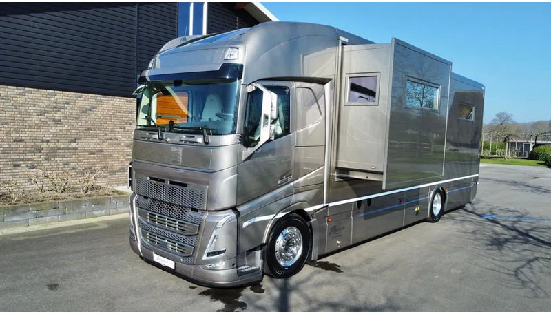Volvo Motorhome Pop-out - Garage - 4.780KM - New condition FH 540 - קרוואן: תמונה 2 Volvo Motorhome Pop-out - Garage - 4.780KM - New condition FH 540 - קרוואן: תמונה 2